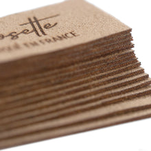 Afbeelding in Gallery-weergave laden, Étiquettes en suédine , Étiquettes en daim marron, faites sur mesure pour vous