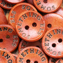 Load image into Gallery viewer, 15mm Personalized round wooden buttons red coating 100 pcs