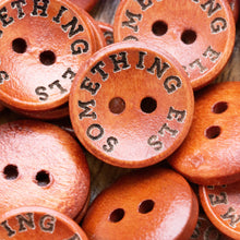 Load image into Gallery viewer, 15mm Personalized round wooden buttons red coating 100 pcs