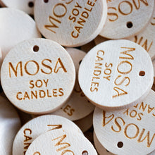 Charger l'image dans la galerie, Médaillons en bois personnalisés ronde 20mm, Médaillon personnalisé pour Mariage, Baptême, célébration d'anniversaire et de communion