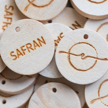 Charger l'image dans la galerie, Médaillons en bois personnalisés ronde 20mm, Médaillon personnalisé pour Mariage, Baptême, célébration d'anniversaire et de communion