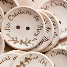 Load image into Gallery viewer, Boutons en bois personnalisés de 40 mm