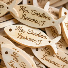 Load image into Gallery viewer, Personalized wood fish shaped labels with 2 holes including text or logo printing 100 pcs
