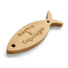 Load image into Gallery viewer, Pendentif en bois poisson 59x21mm, poisson en bois