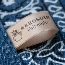 Charger l'image dans la galerie, 17mm Etiquettes en satin champagne personnalisé à coudre haute qualité lot de 200 pièces