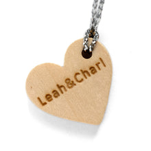 Load image into Gallery viewer, Pendentif personnalisé médaille gravée bois coeur