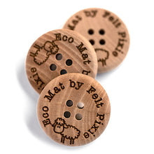 Charger l'image dans la galerie, 25mm houten knopen met eigen persoonlijke tekst gegraveerd