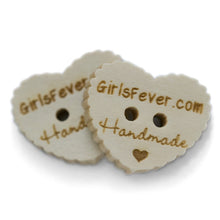 Charger l'image dans la galerie, Boutons en bois bords ondulés en forme de coeur