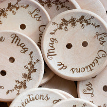 Load image into Gallery viewer, Boutons en bois personnalisés de 40 mm
