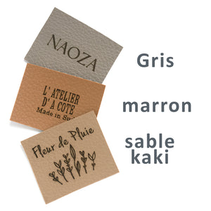 Gepersonaliseerde kunstleer labels met of zonder gaatjes in KHAKI kleur, een setje van 50 stuks