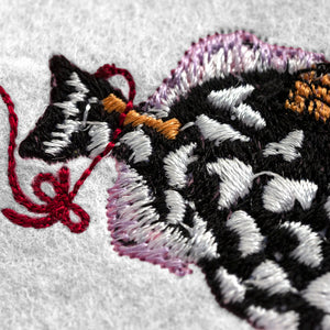 Motif broderie Baliste Clown avec mot anglais suis-moi, Fichier conception de broderie Baliste Clown, Fichier conception machine à broder