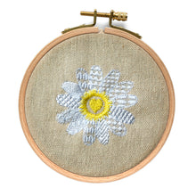 Afbeelding in Gallery-weergave laden, Motif broderie marguerite, Conception de broderie marguerite en dentelle, Fichier conception machine à broder marguerite
