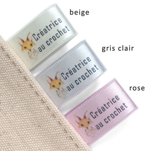 Étiquettes en satin douces de 17 mm en beige, gris clair ou rose.