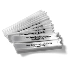 Afbeelding in Gallery-weergave laden, 10mm Gepersonaliseerde satijnen labels witkleurig met eigen naam of logo bedrukt 100st
