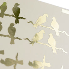 Charger l&#39;image dans la galerie, Oiseaux assis sur une feuille d&#39;or de branche d&#39;arbre Stickers
