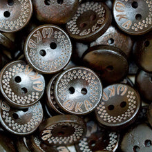 Charger l&#39;image dans la galerie, 15mm boutons en bois rond couleur bois marron foncé personnalisable avec marque
