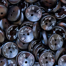 Charger l&#39;image dans la galerie, 15mm boutons en bois rond couleur bois marron foncé personnalisable 
