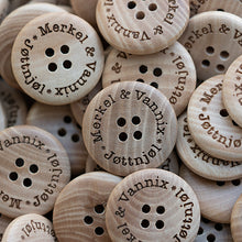 Charger l&#39;image dans la galerie, 23mm bouton en bois concave 4 trous personnalisable de tricot ou de crochet
