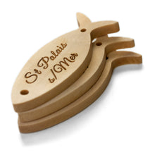 Charger l&#39;image dans la galerie, médaillons en bois en forme de poisson
